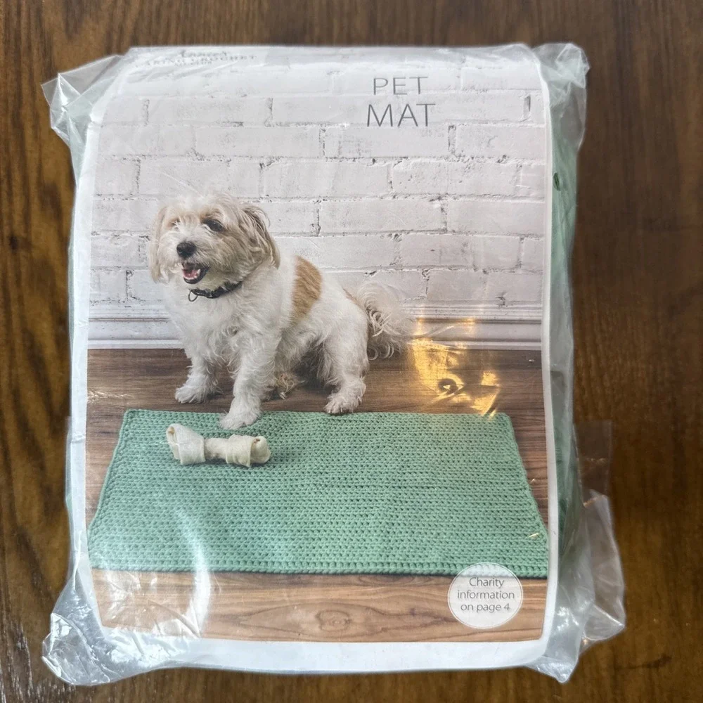 Annie's Caring Crochet Kit Club - CKC18 Pet Mat Learn To Crochet Winter Craft